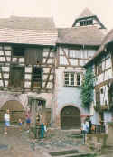 Reichenweier Cour des Juifs 012.jpg (58695 Byte)